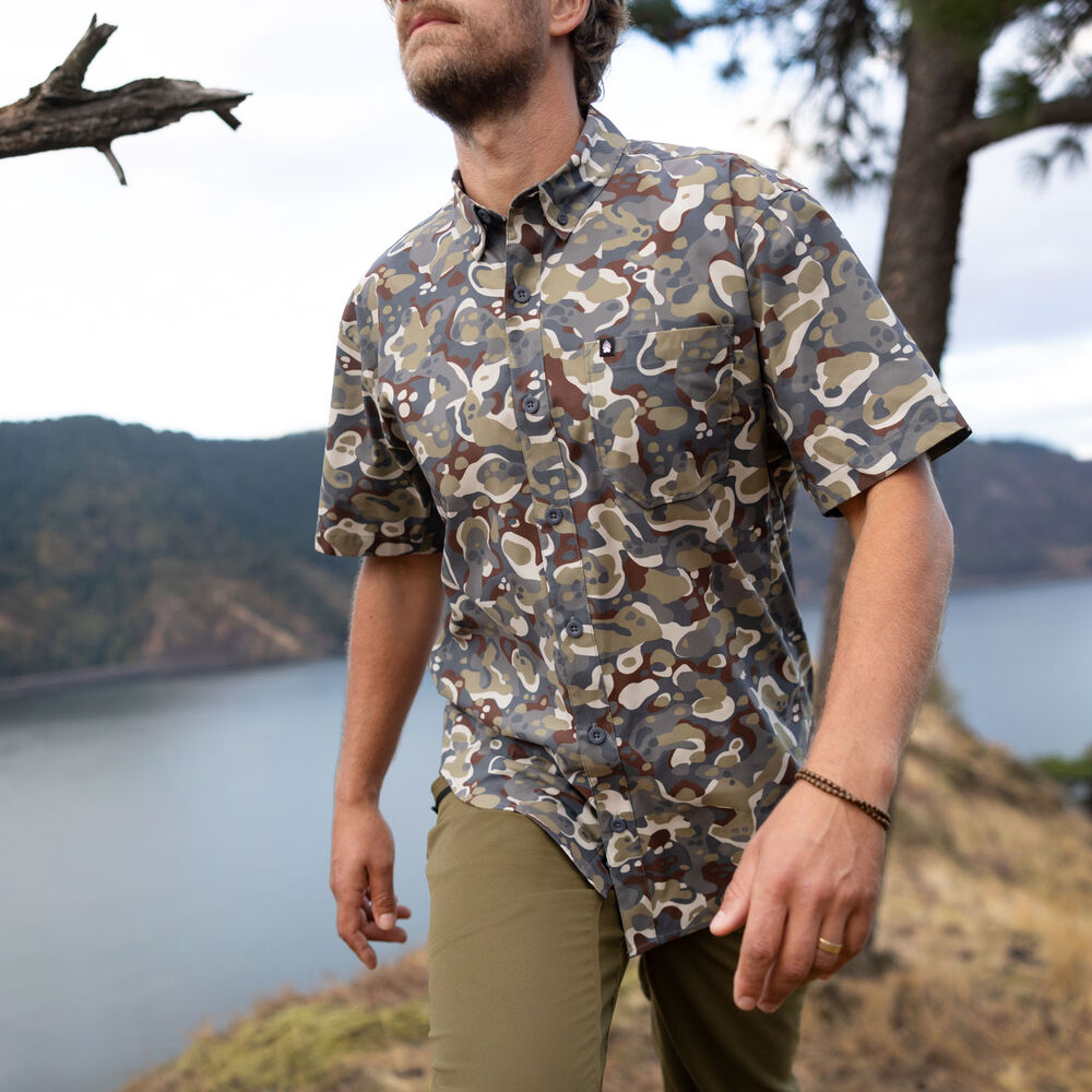 Men's AKHG Ventech Relaxed Fit Short Sleeve Shirt Main Image