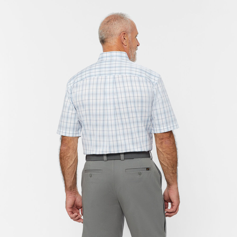 Men's Wrinklefighter Relaxed Fit Short Sleeve Shirt Main Image