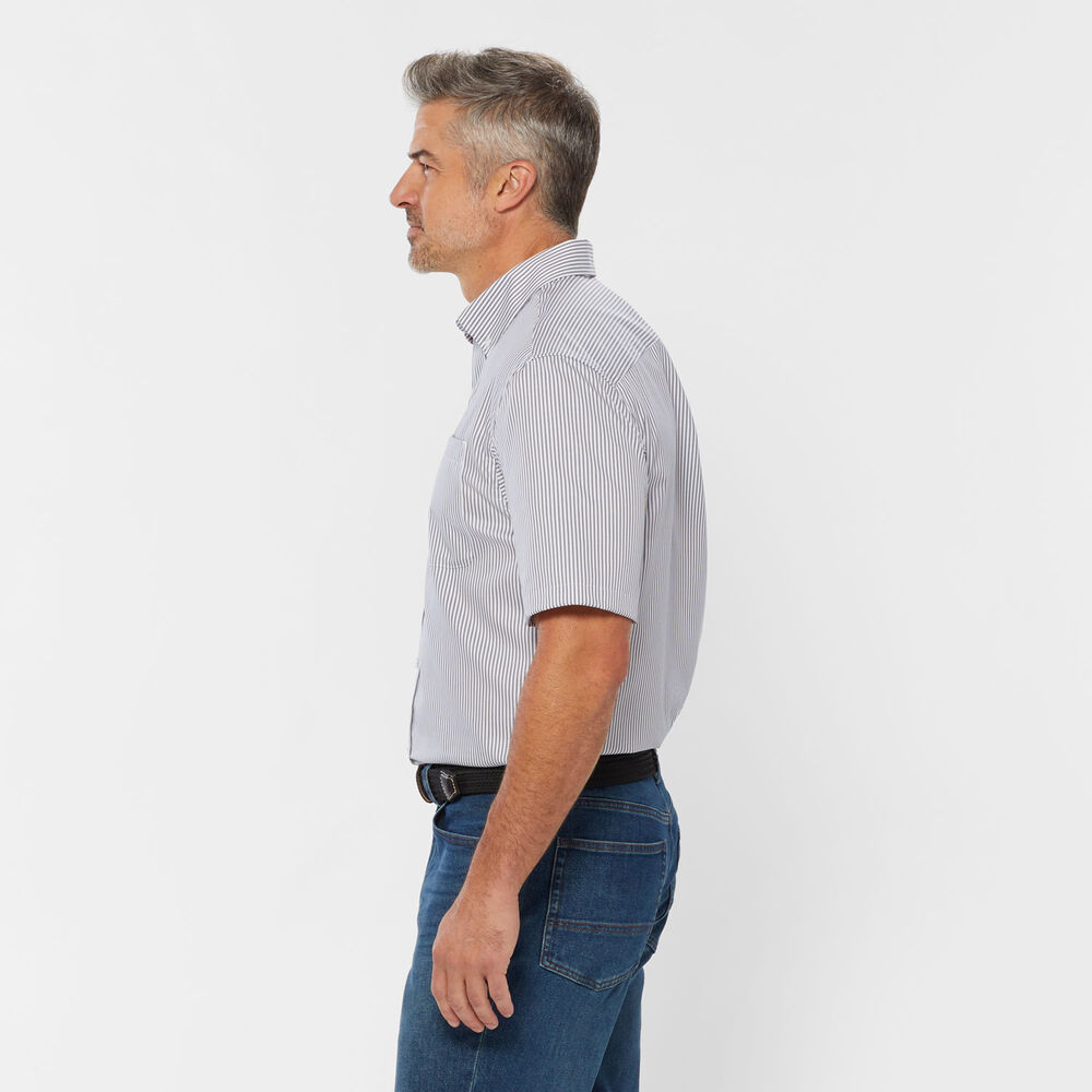 Men's Magnet Front Wrinklefighter Relaxed Fit Shirt Main Image