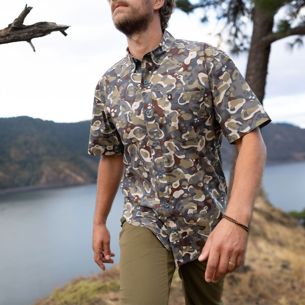 Men's AKHG Ventech Relaxed Fit Short Sleeve Shirt Main Image