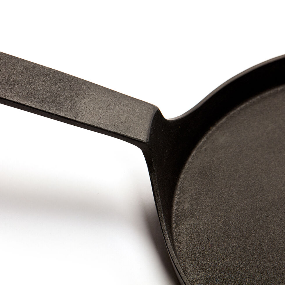 Tyenaza Iron Sukiyaki Pan, 8.2in Japanese Style Kitchen Cooking