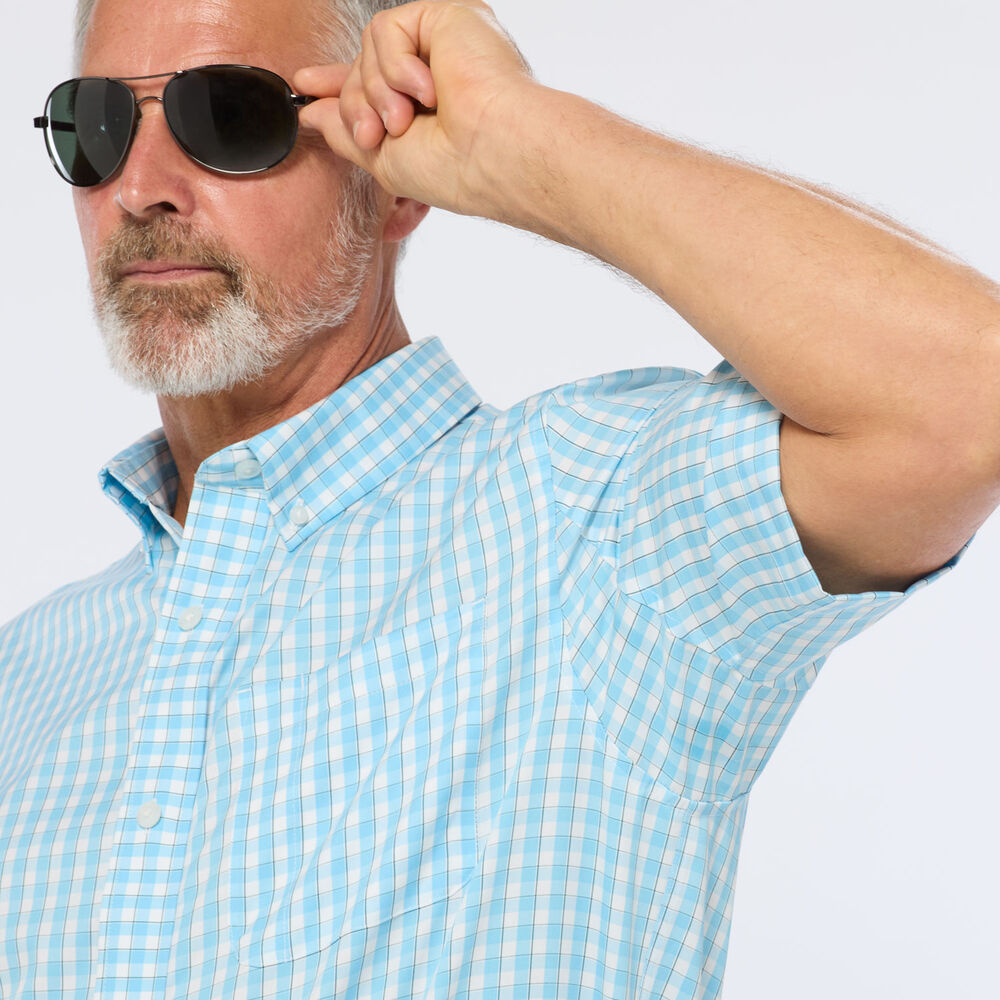 Men's Wrinklefighter Relaxed Fit Short Sleeve Shirt Main Image